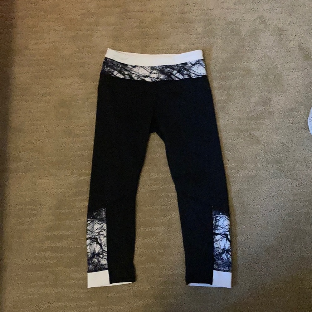 cute/black/cropped/high waisted LEGGINGS